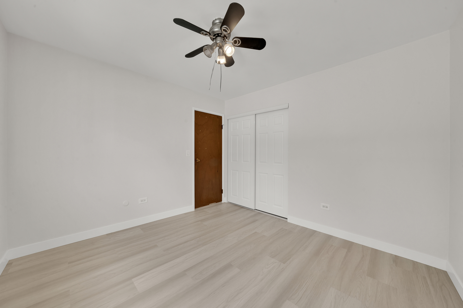 9615 Bianco Terrace, Unit 1A Des Plaines, IL 60016 - Photo 10 of 16 a view of an empty room with a ceiling fan