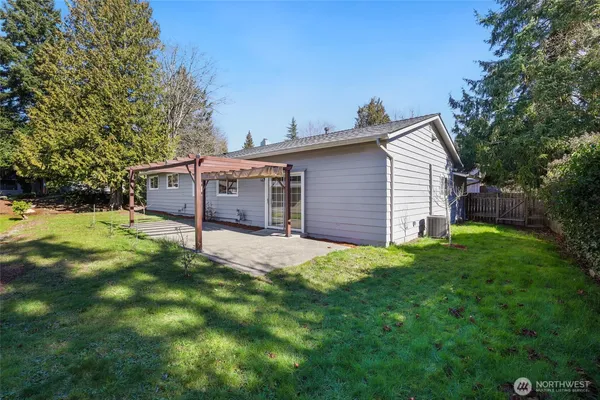 a view of a house with a backyard