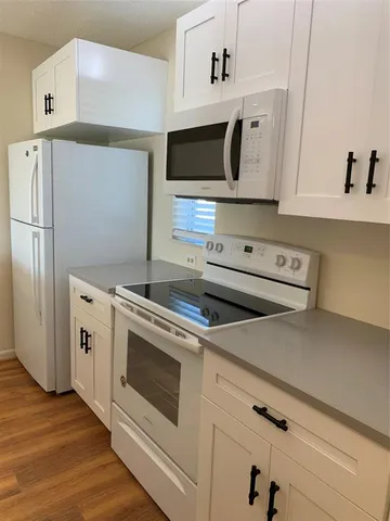 $2,000 | 10038 Twin Lakes Drive, Coral Springs, FL 33071