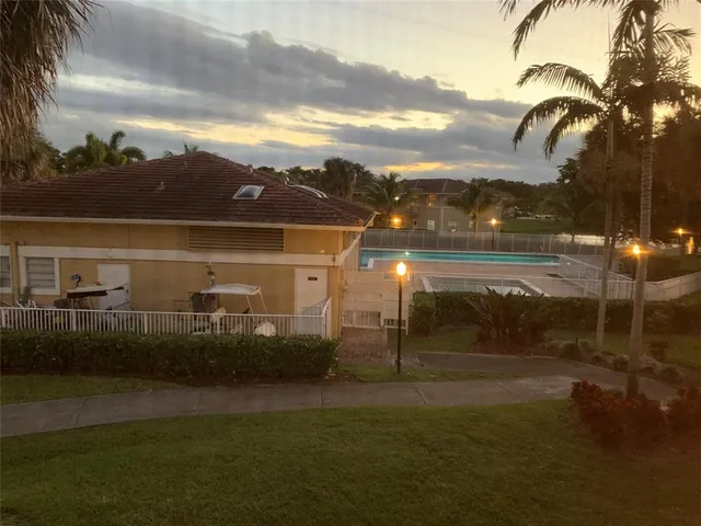 $2,000 | 10038 Twin Lakes Drive, Coral Springs, FL 33071