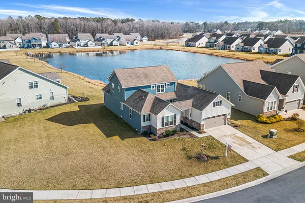 a view of a house with outdoor space