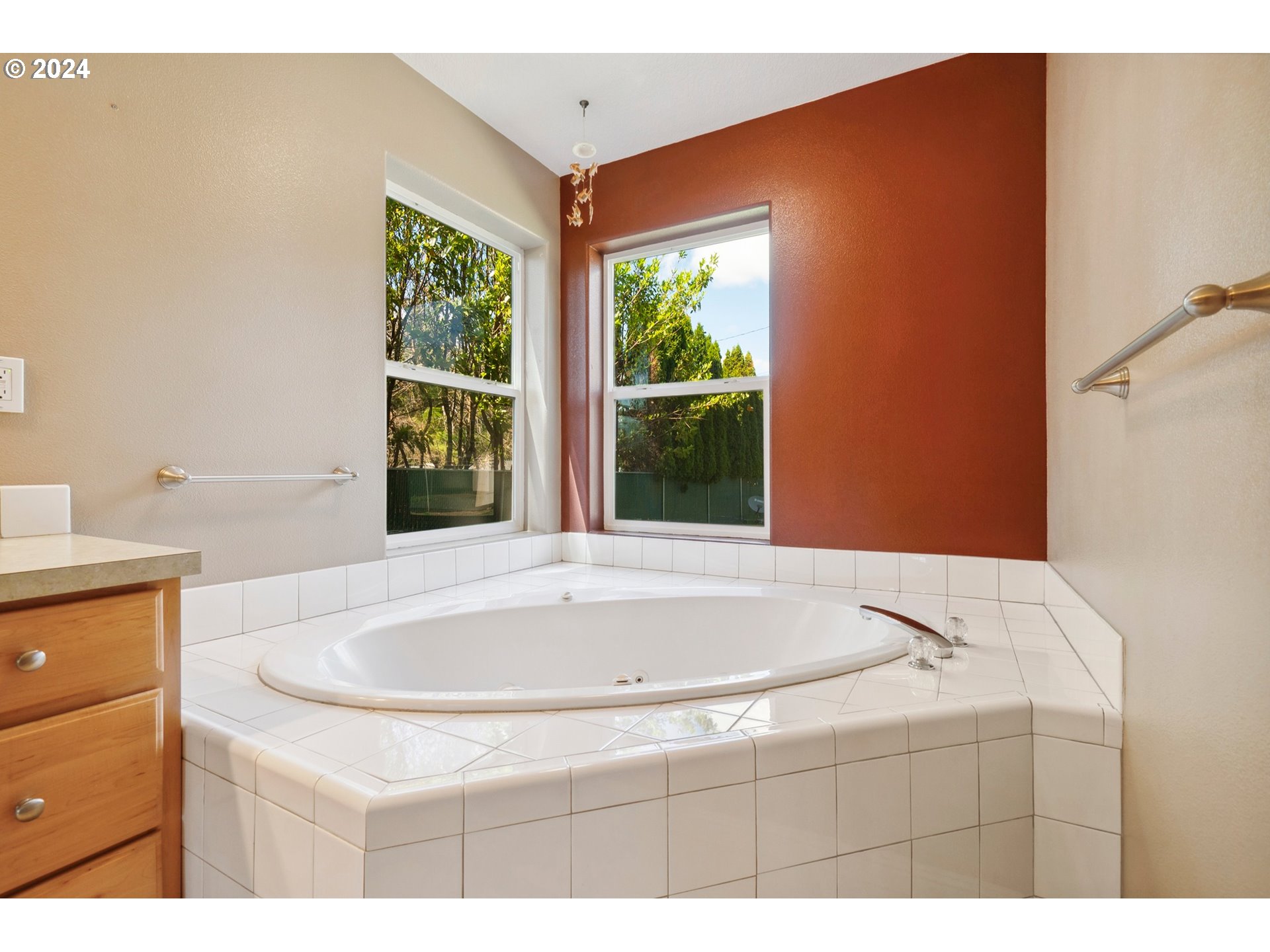 962 Smith Beckon Road Carson, WA 98610 - Photo 24 of 48 Owner's Suite Bathroom