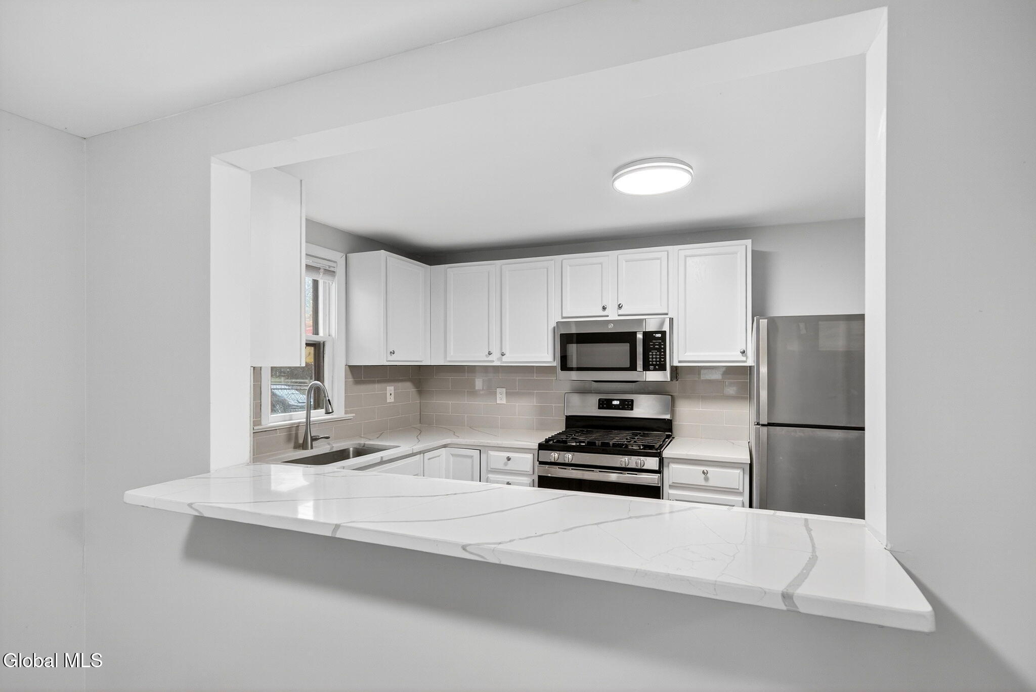 2409 Edgewood Avenue Rotterdam, NY 12306 - Photo 11 of 32 Interior 10