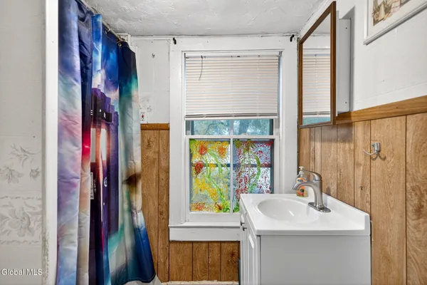 $268,000 | 2409 Edgewood Avenue, Rotterdam, NY 12306