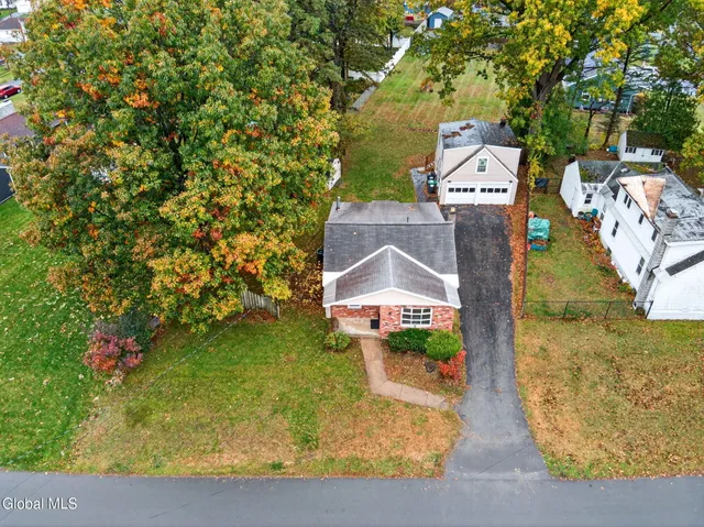 $325,000 | 2409 Edgewood Avenue, Rotterdam, NY 12306