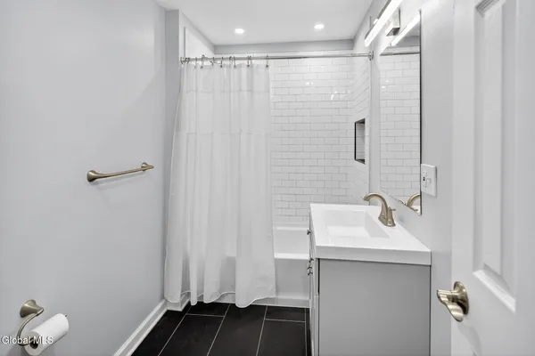 $268,000 | 2409 Edgewood Avenue, Rotterdam, NY 12306