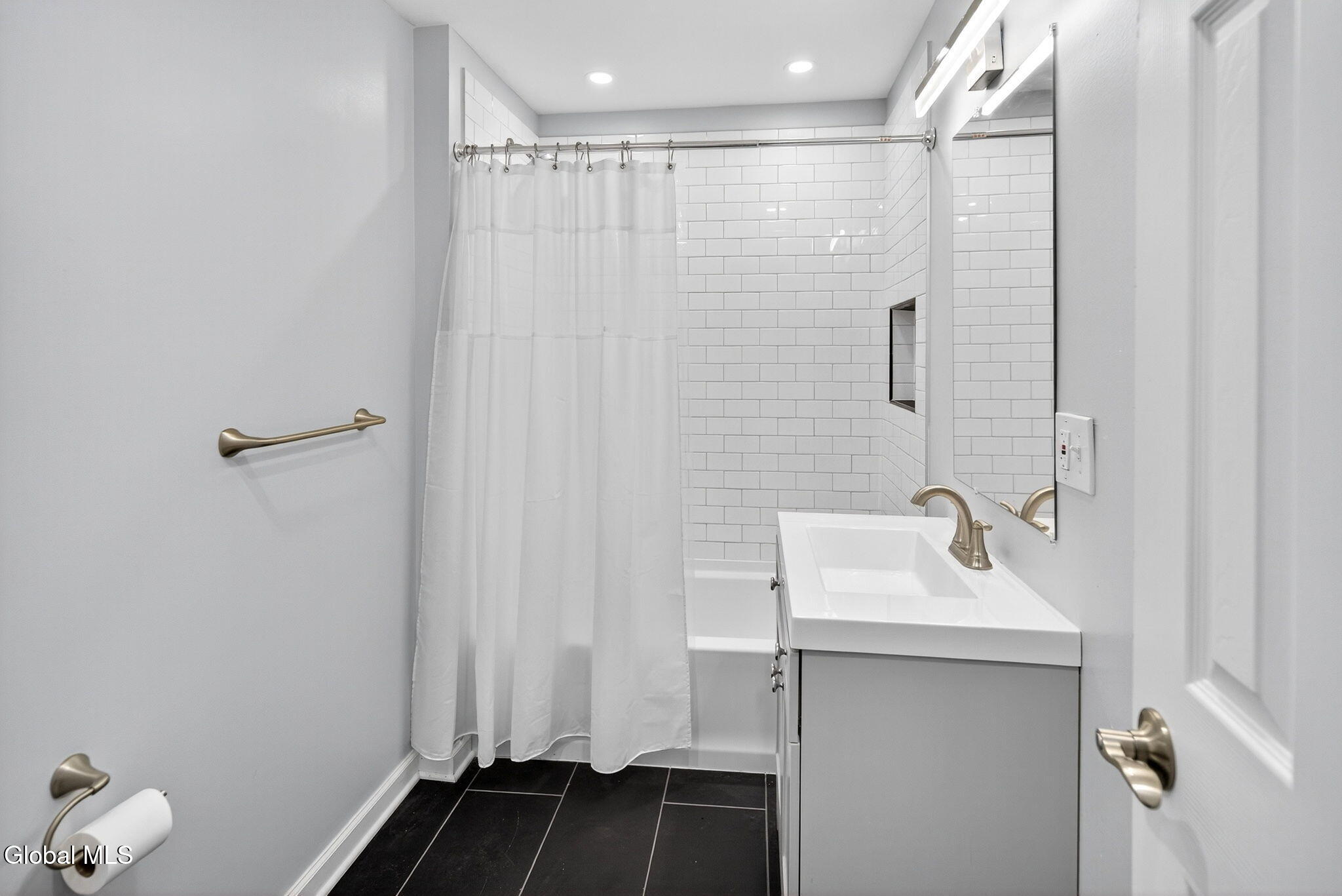 2409 Edgewood Avenue Rotterdam, NY 12306 - Photo 8 of 32 Interior 07