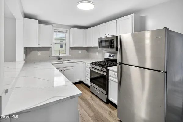 $268,000 | 2409 Edgewood Avenue, Rotterdam, NY 12306