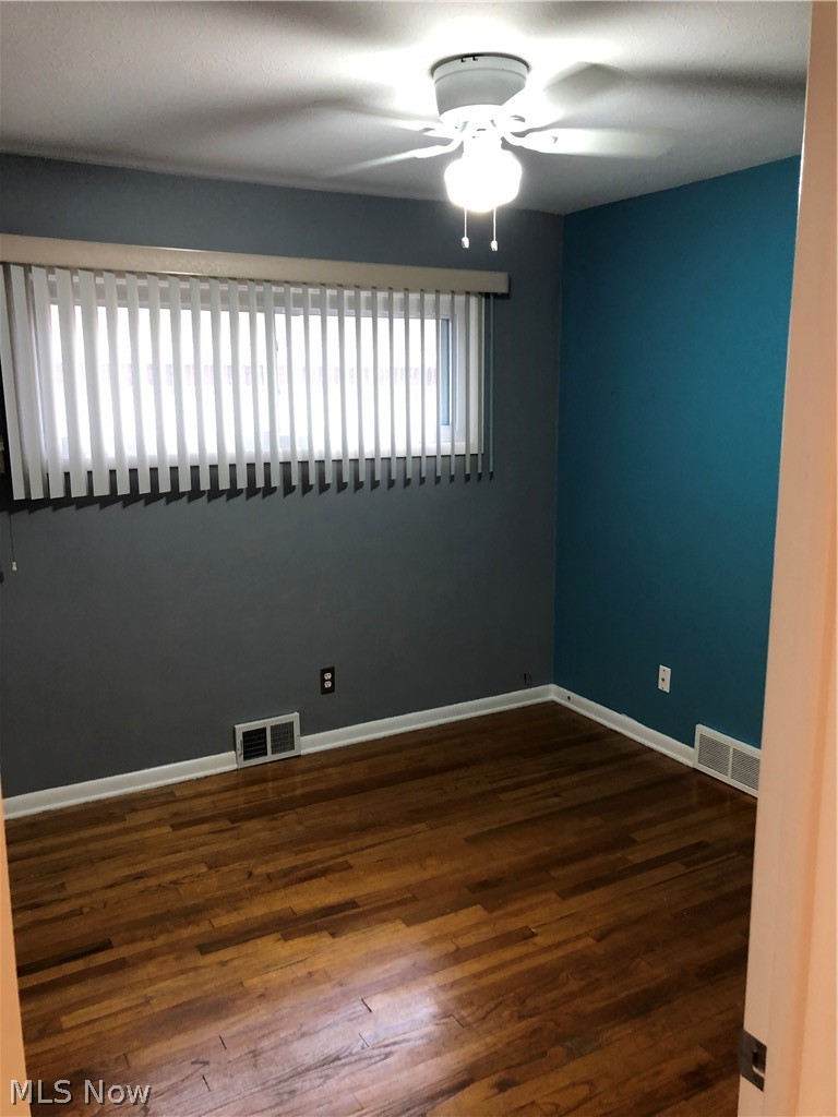 6455 Longridge Road Cleveland, OH 44124 - Photo 14 of 35
