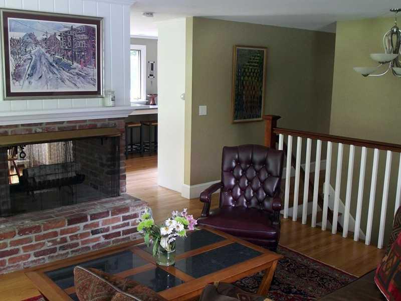 14 Philip Road Cape Elizabeth, ME 04107 - Photo 7 of 13 Living Room.