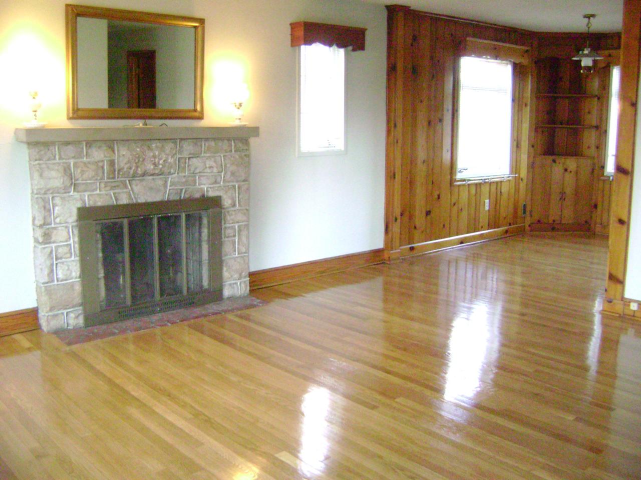 1033 Ridgecrest Drive Roanoke, VA 24019 - Photo 3 of 8 Living Room