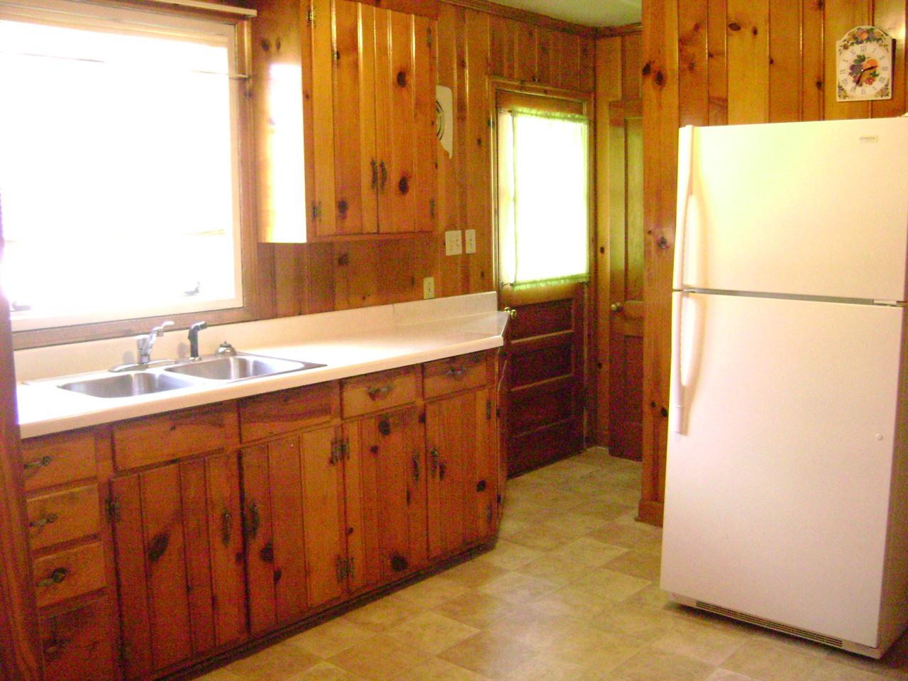 1033 Ridgecrest Drive Roanoke, VA 24019 - Photo 5 of 8 Kitchen