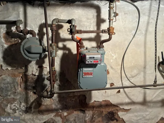 a view of back yard of the house and outdoor space