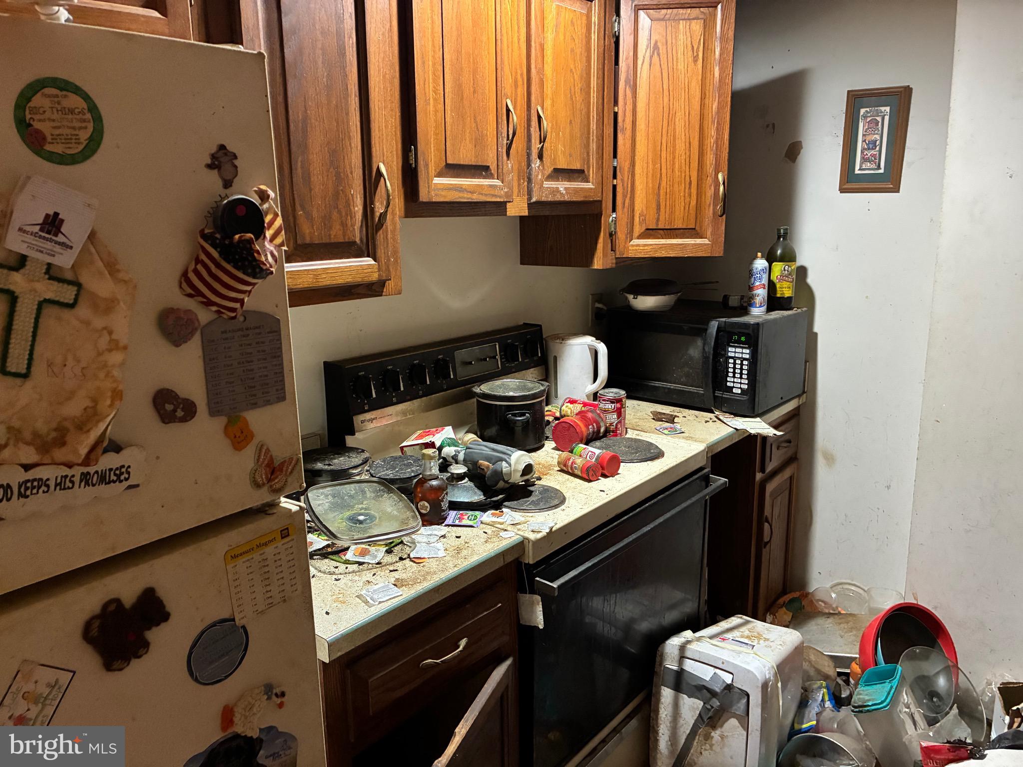 222 Main Street Denver, PA 17517 - Photo 8 of 32 a kitchen with a stove and a refrigerator