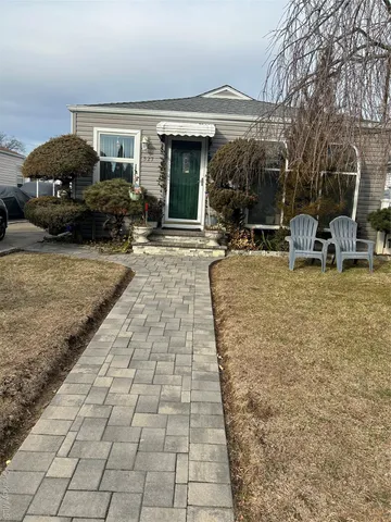 $660,000 | 527 Willow Street, South Hempstead, NY 11550