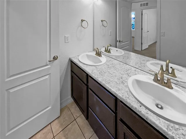 $885,000 | 7628 South Country Club Parkway, Aurora, CO 80016