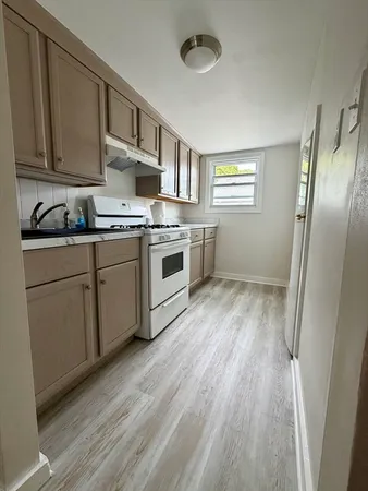 $2,000 | 127 Brown Street, Unit 3, Fall River, MA 02724