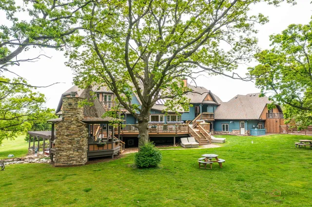 a view of an ocean and a houses