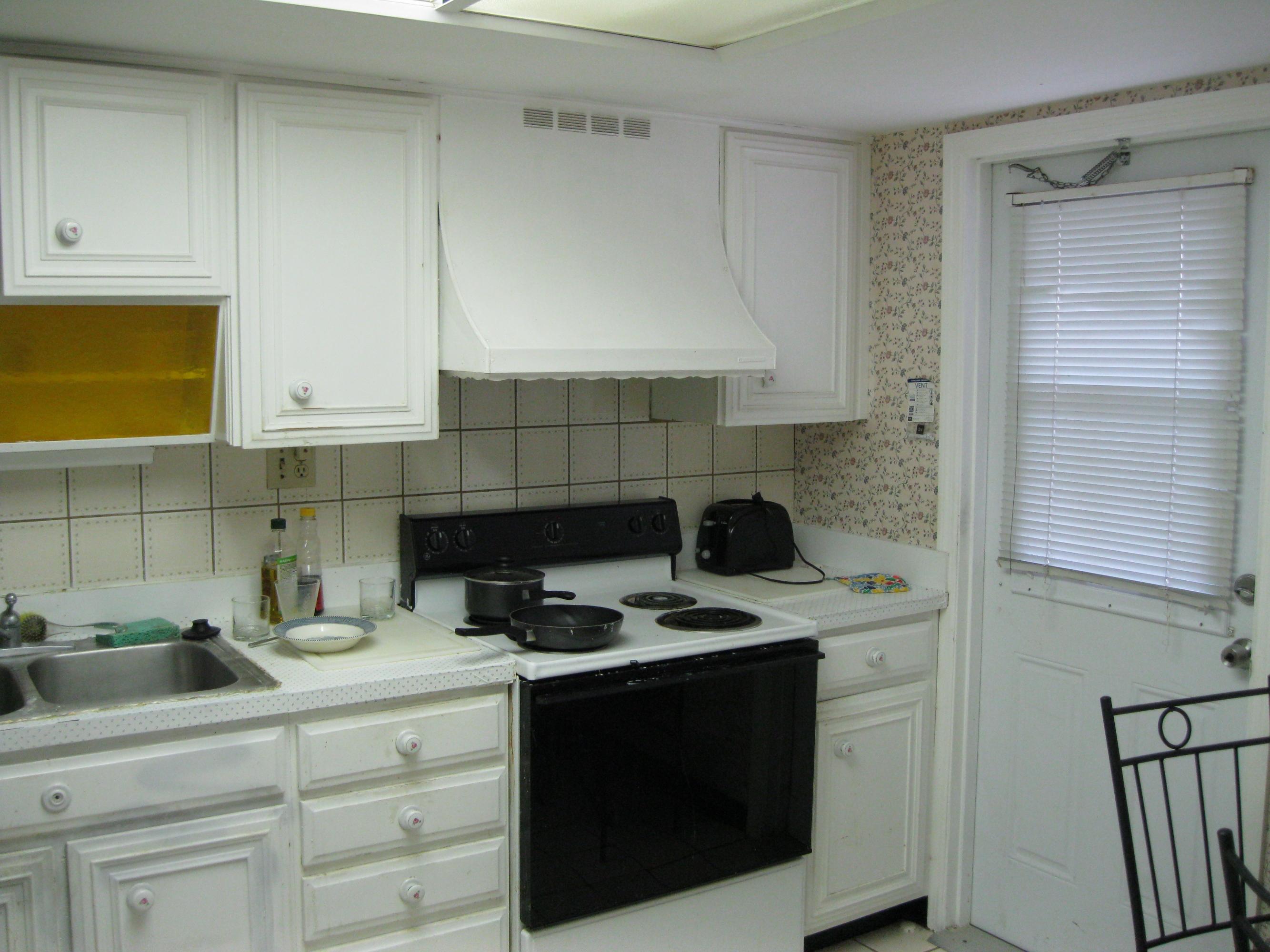 2871 North Ocean Boulevard, Unit D110 Boca Raton, FL 33431 - Photo 7 of 14 KITCHEN