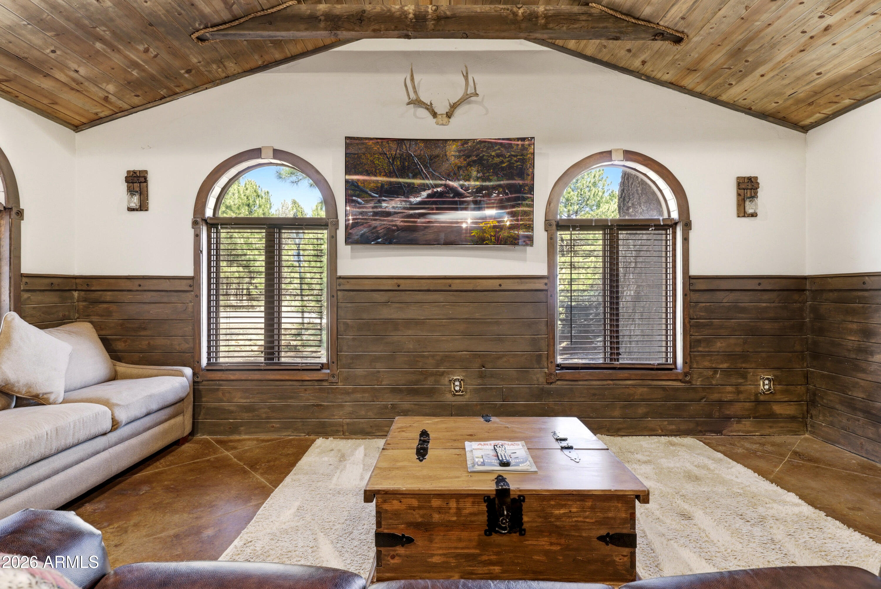 4971 Buck Springs Road Pinetop, AZ 85935 - Photo 4 of 32 a living room with furniture