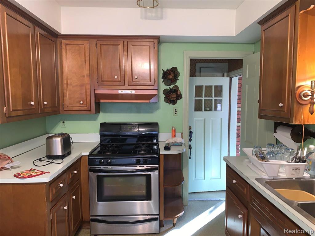 14627 Stahelin Road Detroit, MI 48223 - Photo 12 of 17