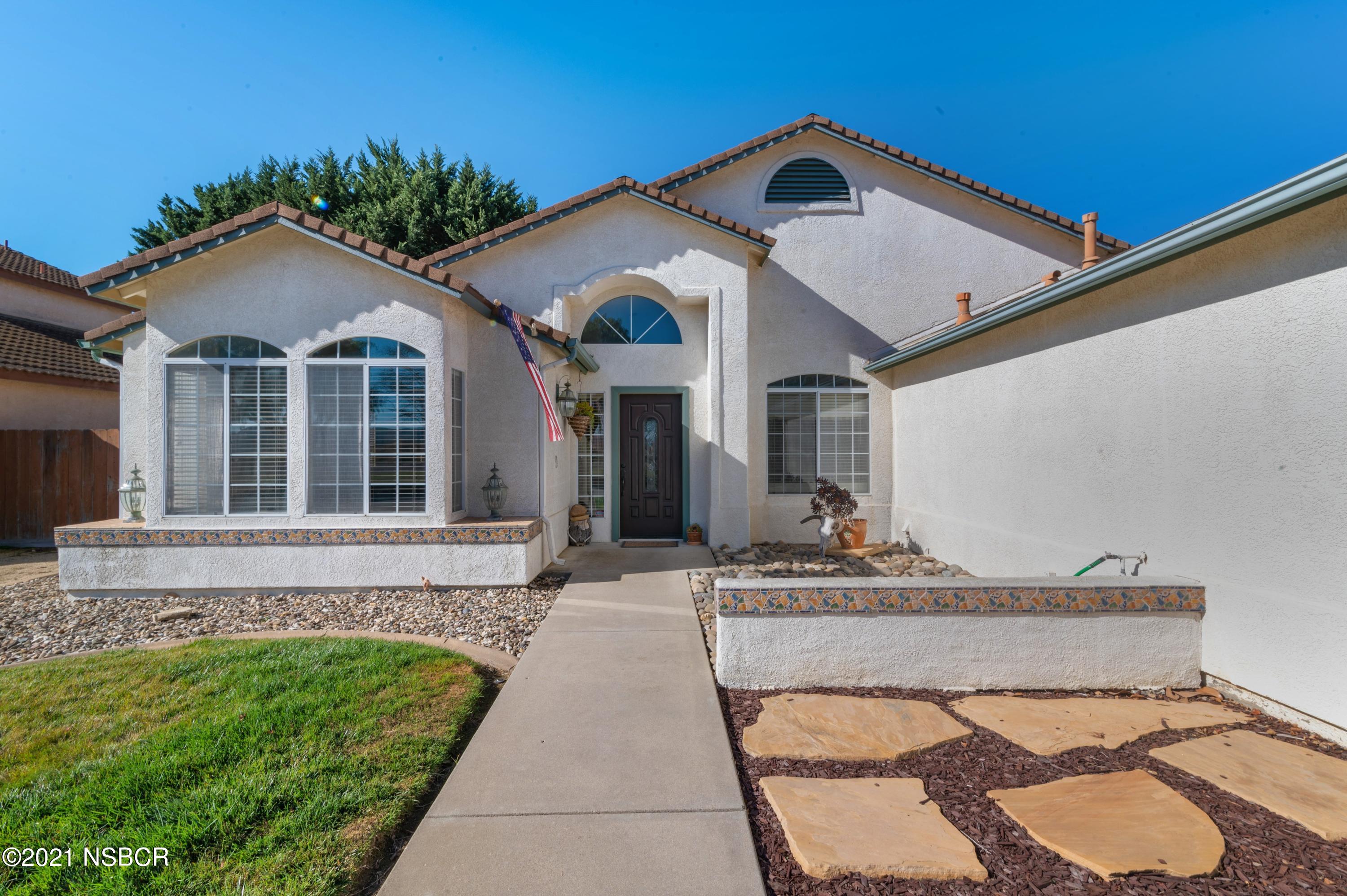 1517 Riverside Drive Lompoc, CA 93436 - Photo 3 of 21 003_FRONT YARD