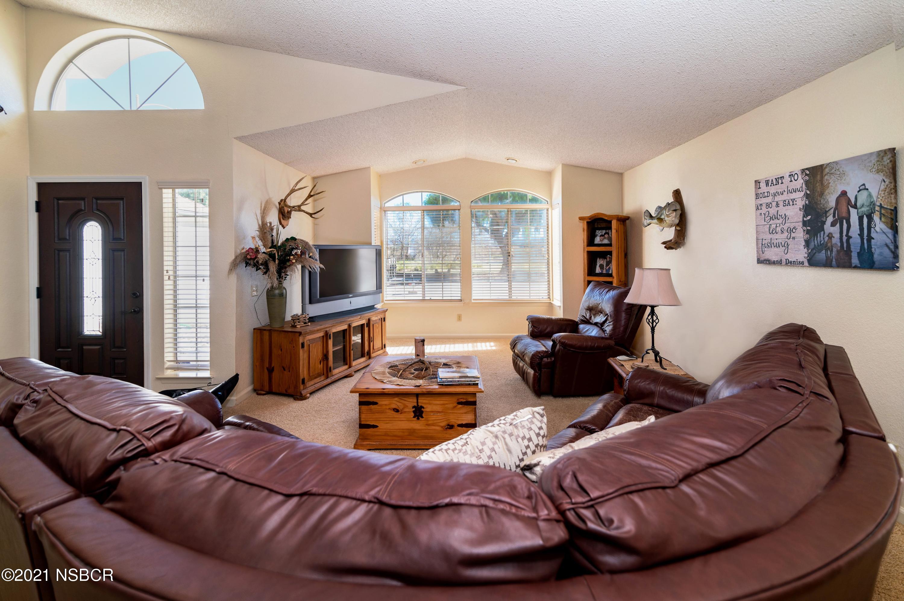 1517 Riverside Drive Lompoc, CA 93436 - Photo 4 of 21 004_LIVING ROOM