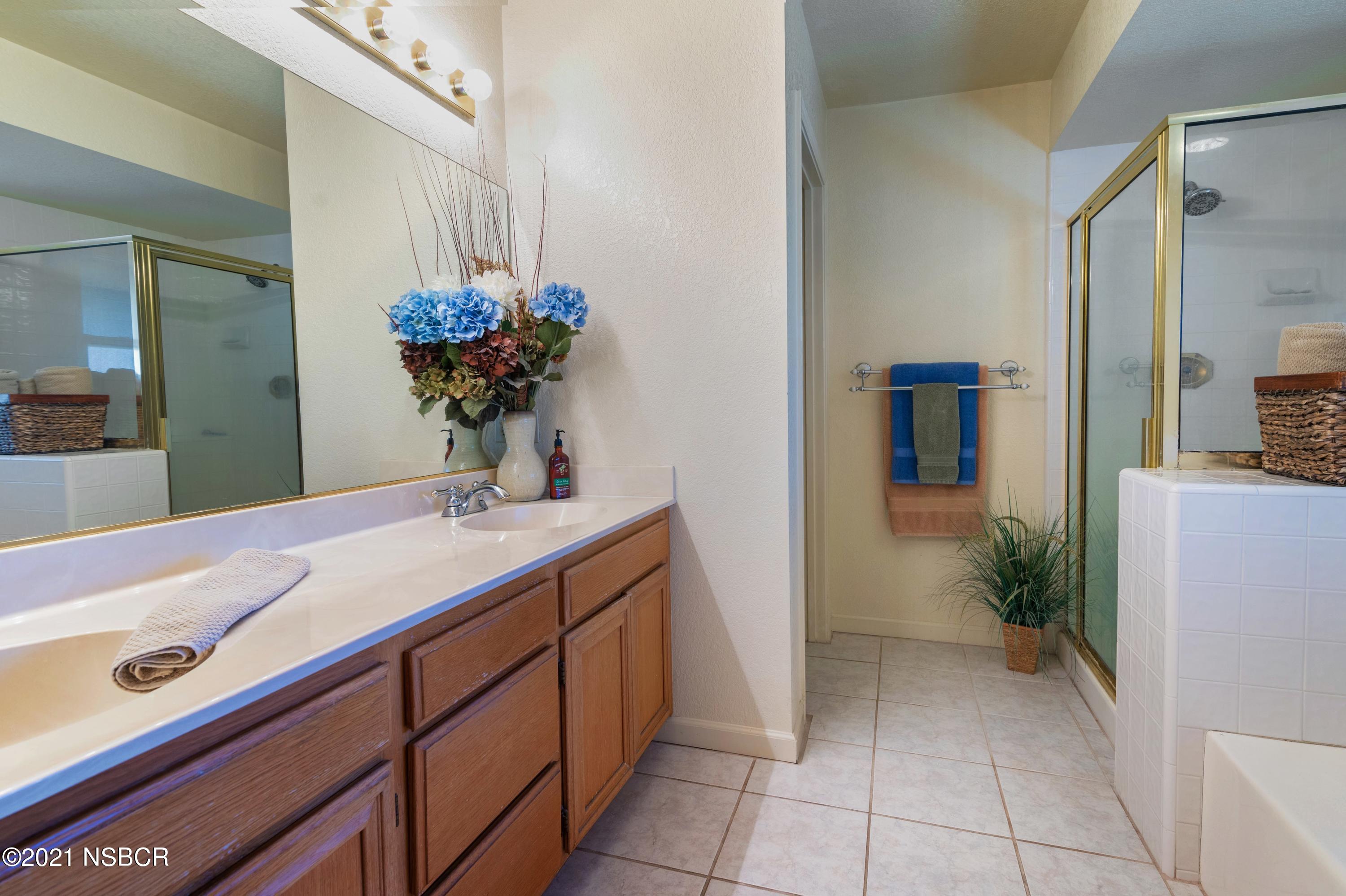 1517 Riverside Drive Lompoc, CA 93436 - Photo 10 of 21 010_PRIMARY BATH