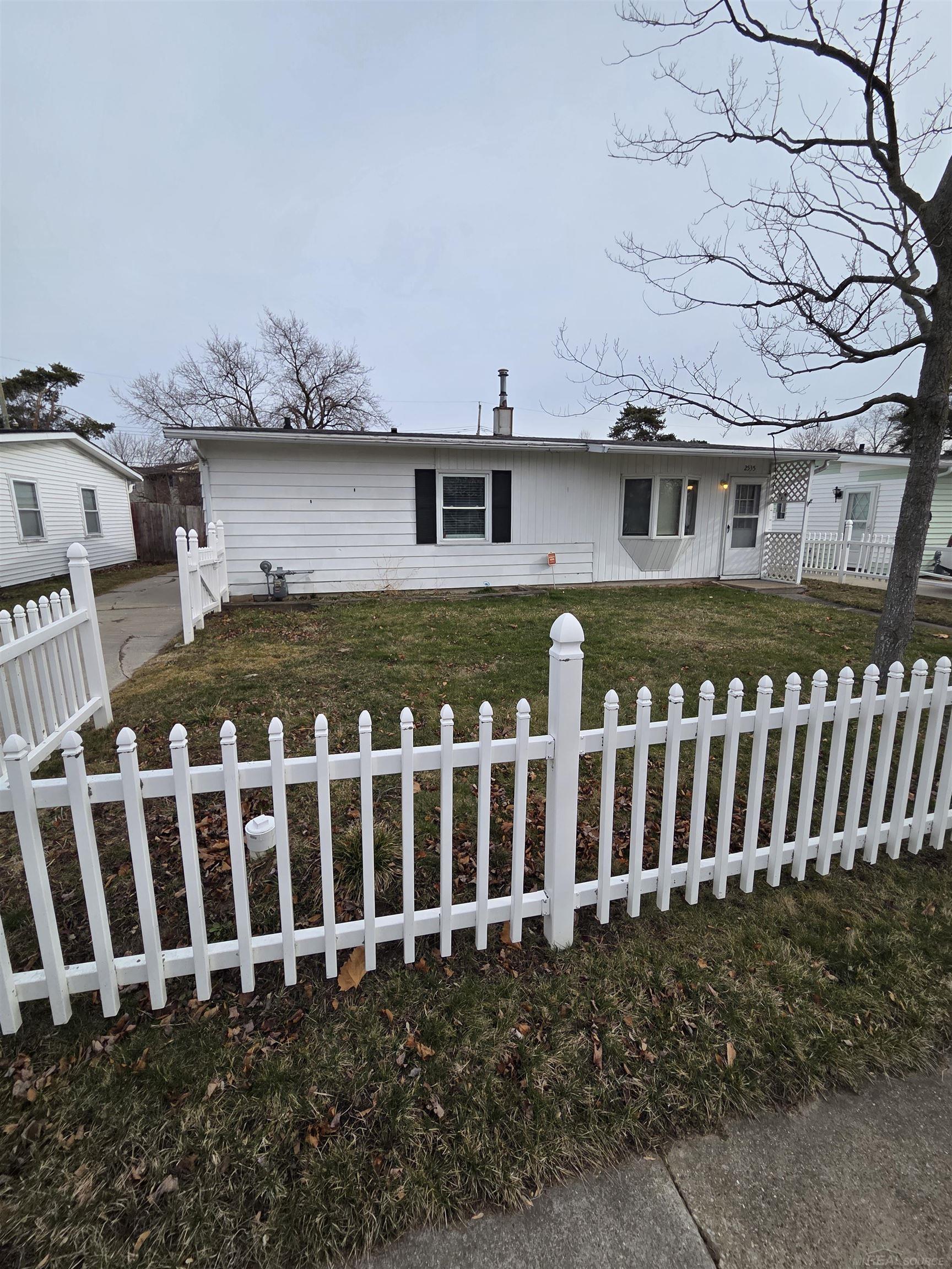 2535 Locust Port Huron, MI 48060 - Photo 2 of 15