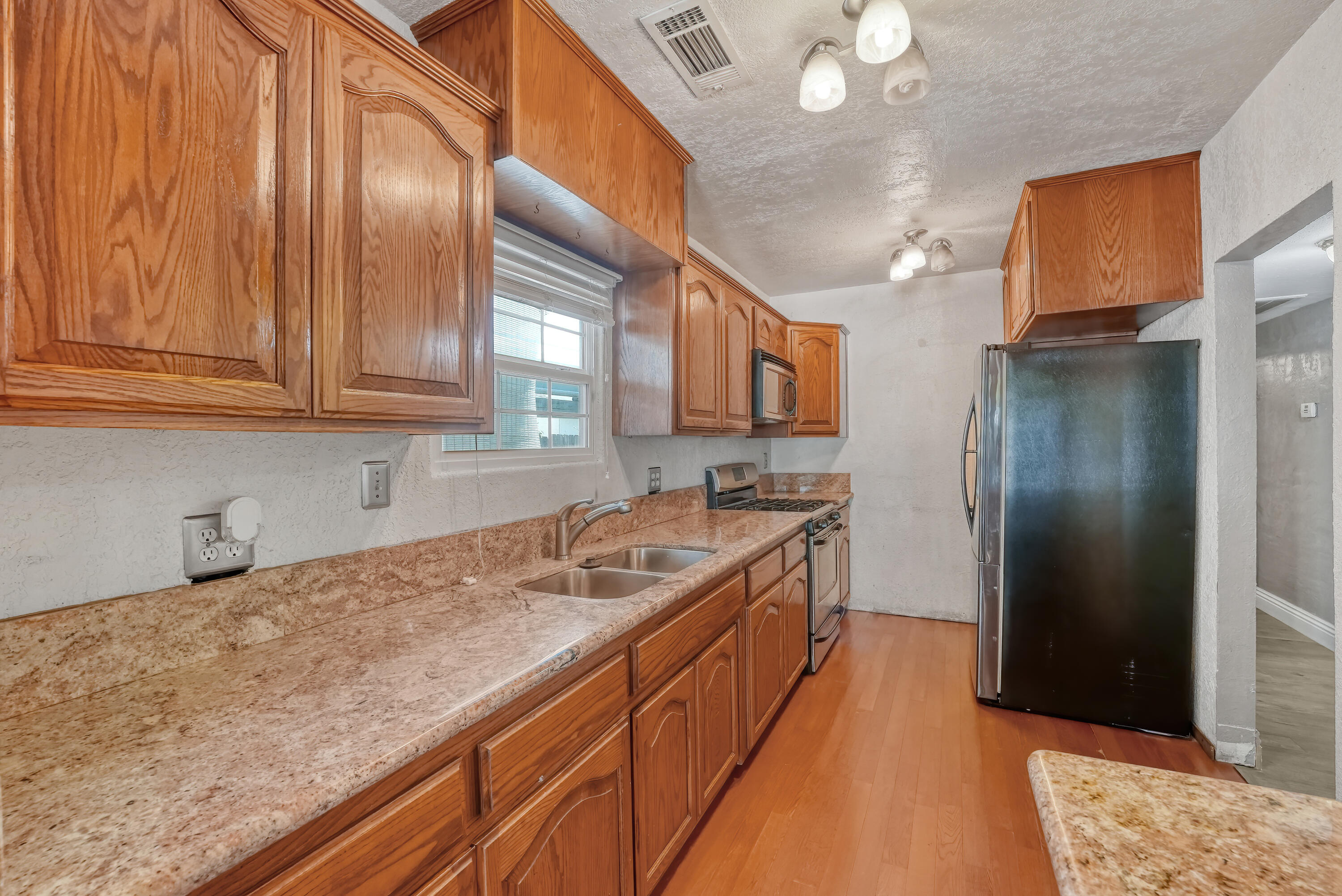 316 West Visalia Road Exeter, CA 93221 - Photo 9 of 29 11