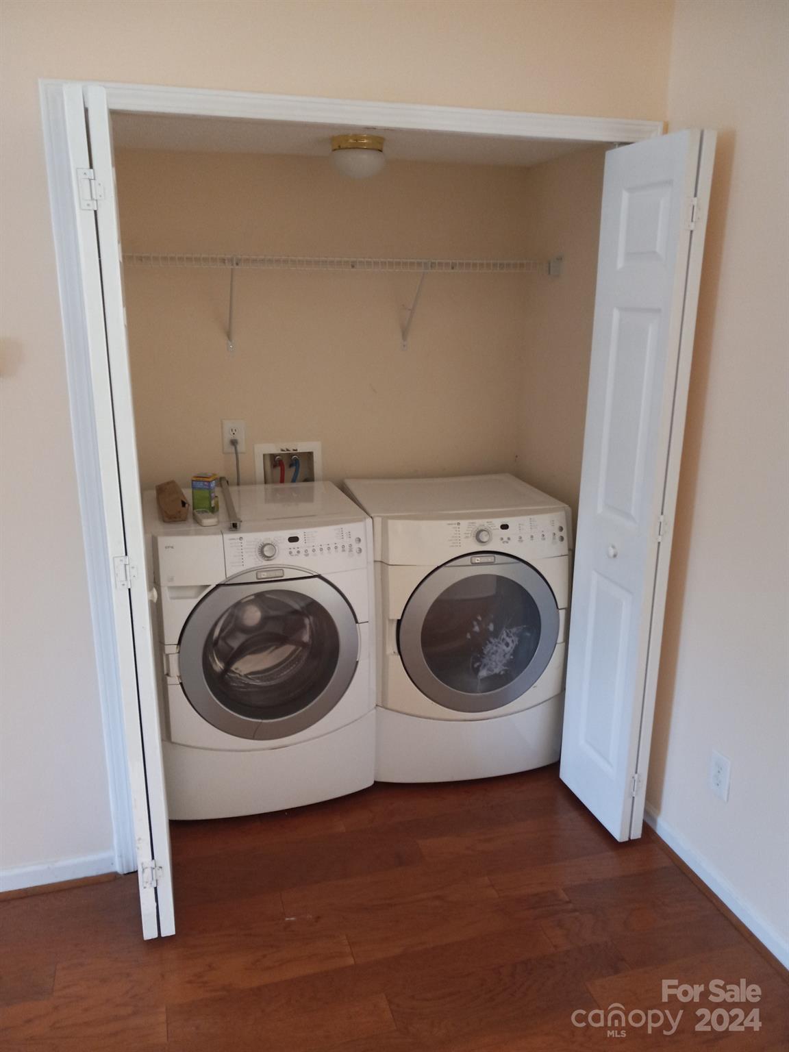 11015 Kinston Ridge Place Charlotte, NC 28273 - Photo 4 of 10 a utility room with dryer and washer