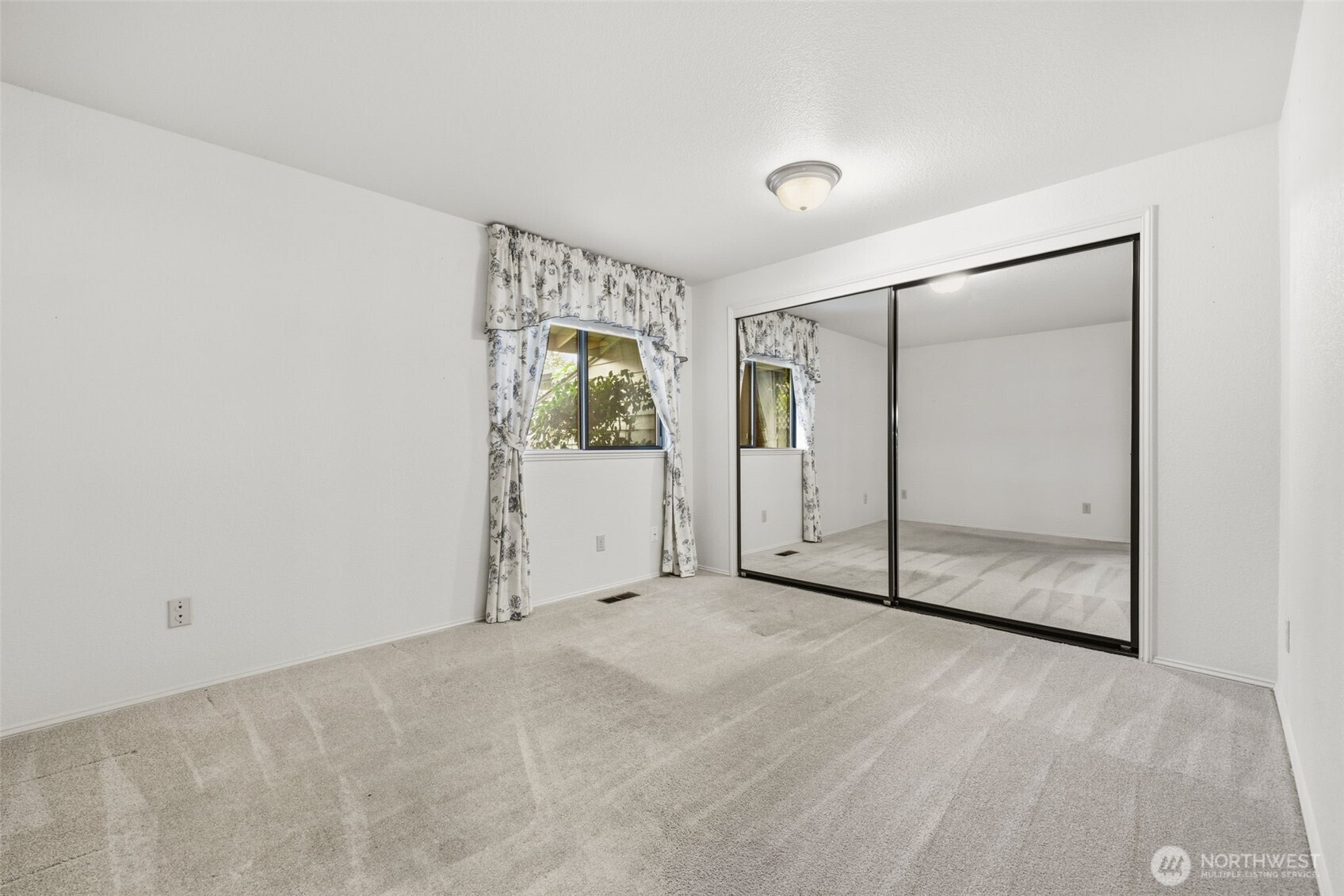 7904 53rd Street West University Place, WA 98467 - Photo 20 of 29 a view of an empty room with glass door