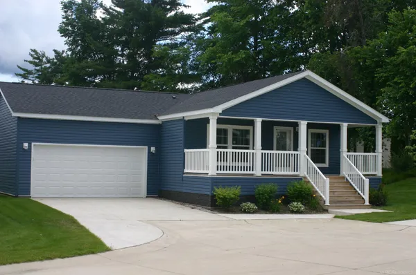$205,000 | 2756 Naples Court, Lapeer, MI 48446