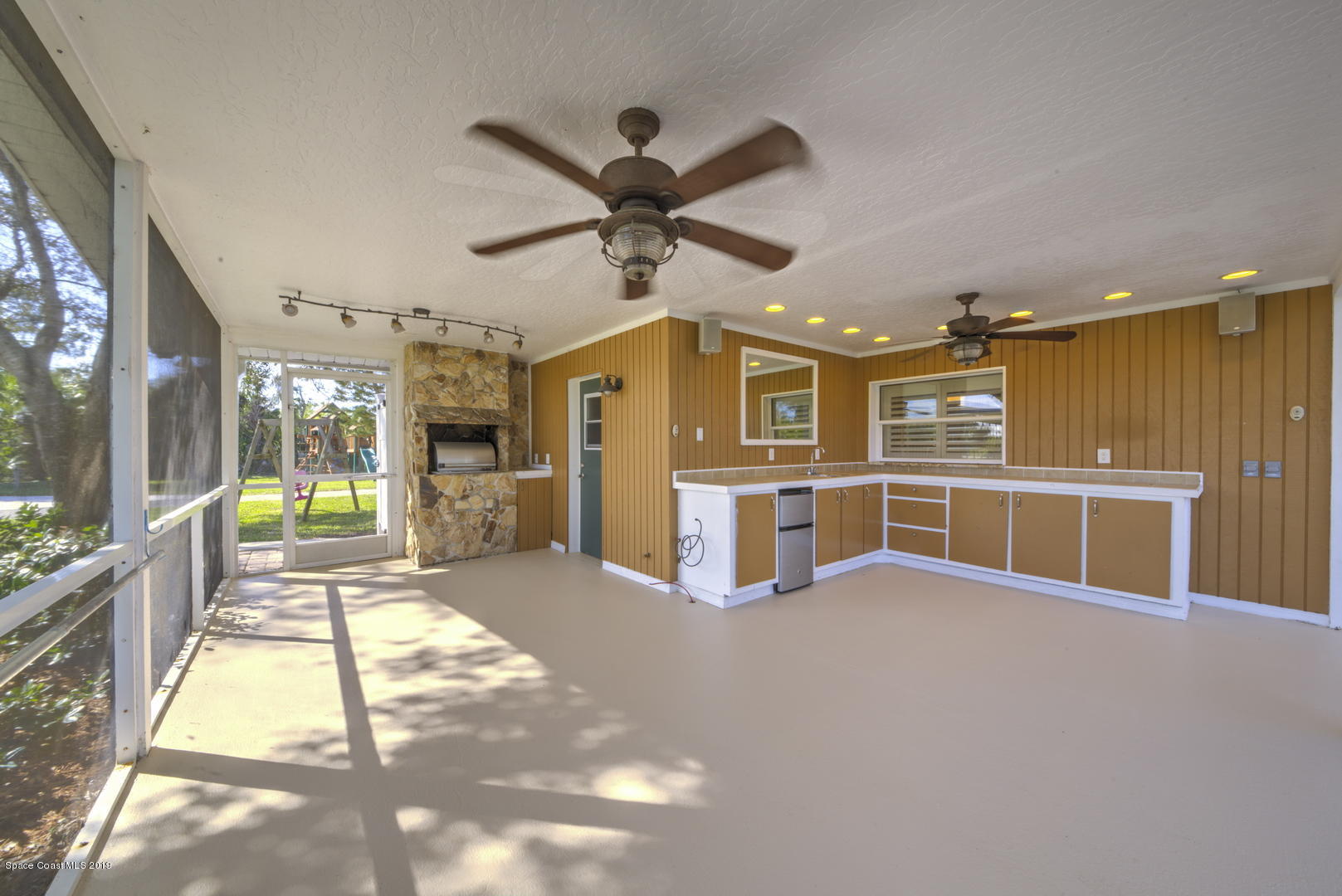 5725 Lake Washington Road Melbourne, FL 32934 - Photo 8 of 72 Screen Enclosed Lanai