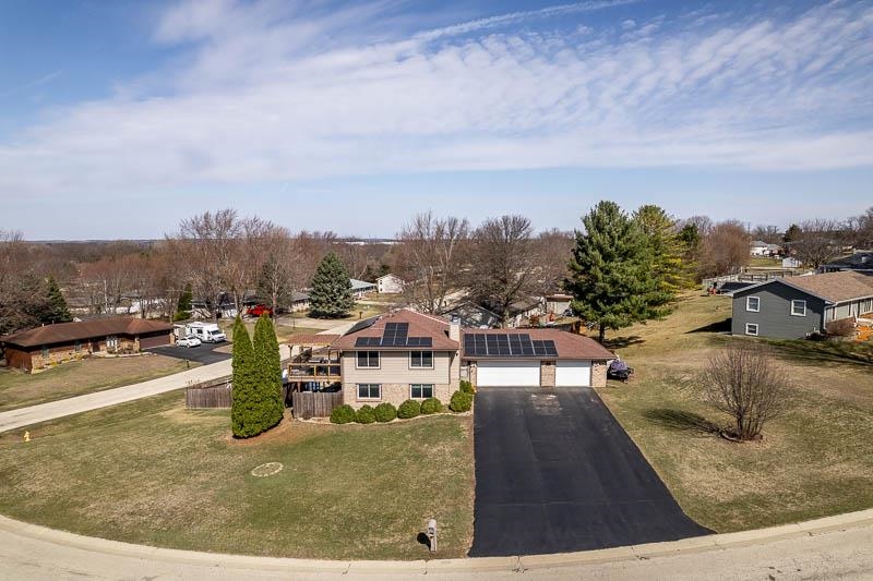 5280 Sunbird Drive Loves Park, IL 61111 - Photo 3 of 42 a view of a terrace with skyline