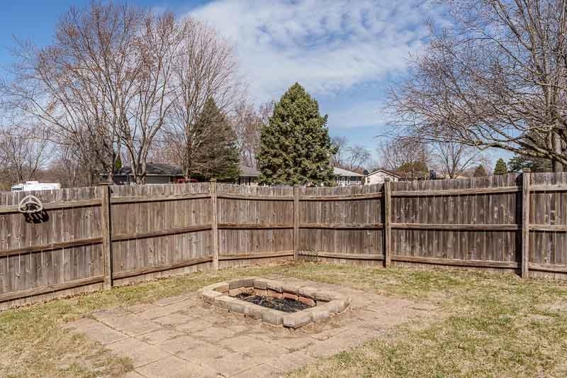 5280 Sunbird Drive Loves Park, IL 61111 - Photo 39 of 42 a view of a backyard with wooden fence