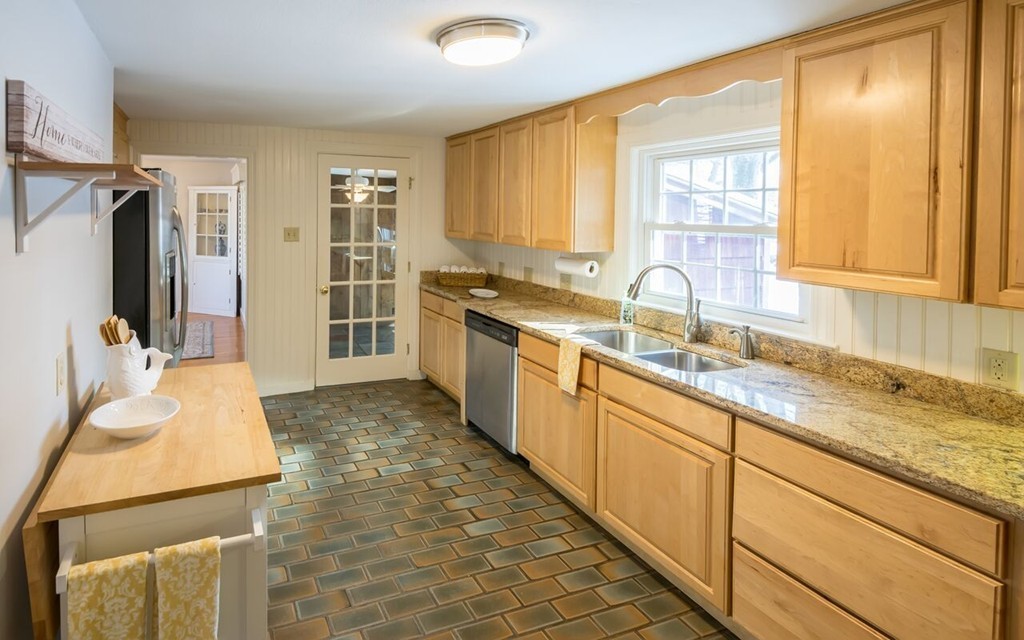 5 Shirley Road Andover, MA 01810 - Photo 10 of 30 Gallery Image 10