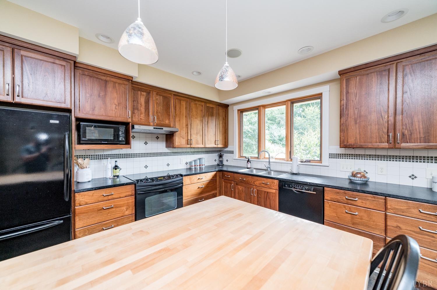 1940 Coffee Road Lynchburg, VA 24503 - Photo 5 of 52