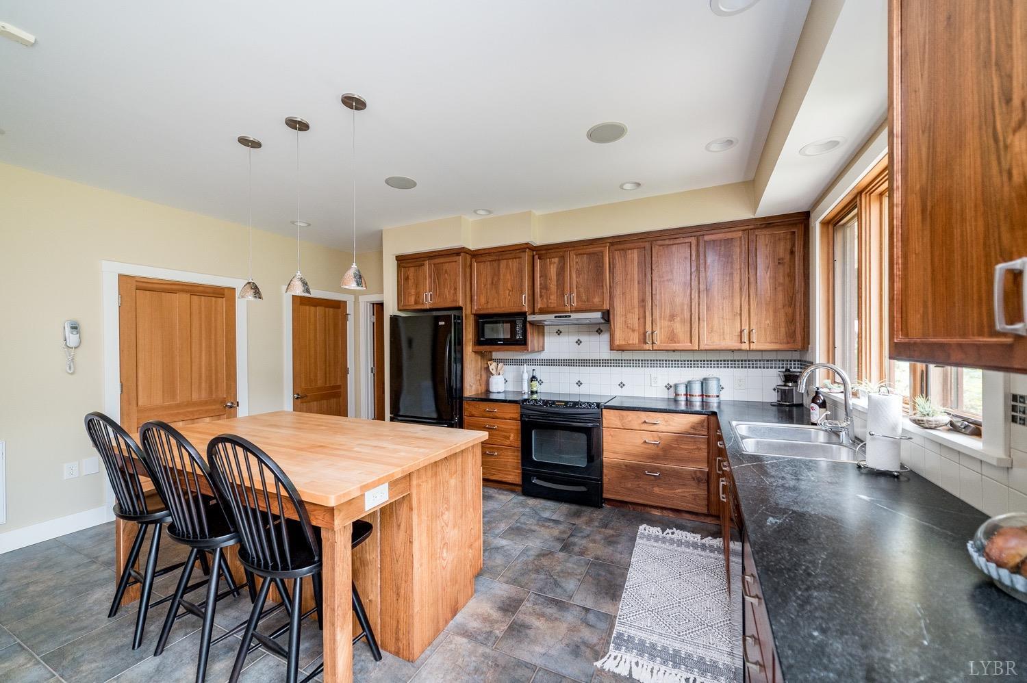 1940 Coffee Road Lynchburg, VA 24503 - Photo 6 of 52