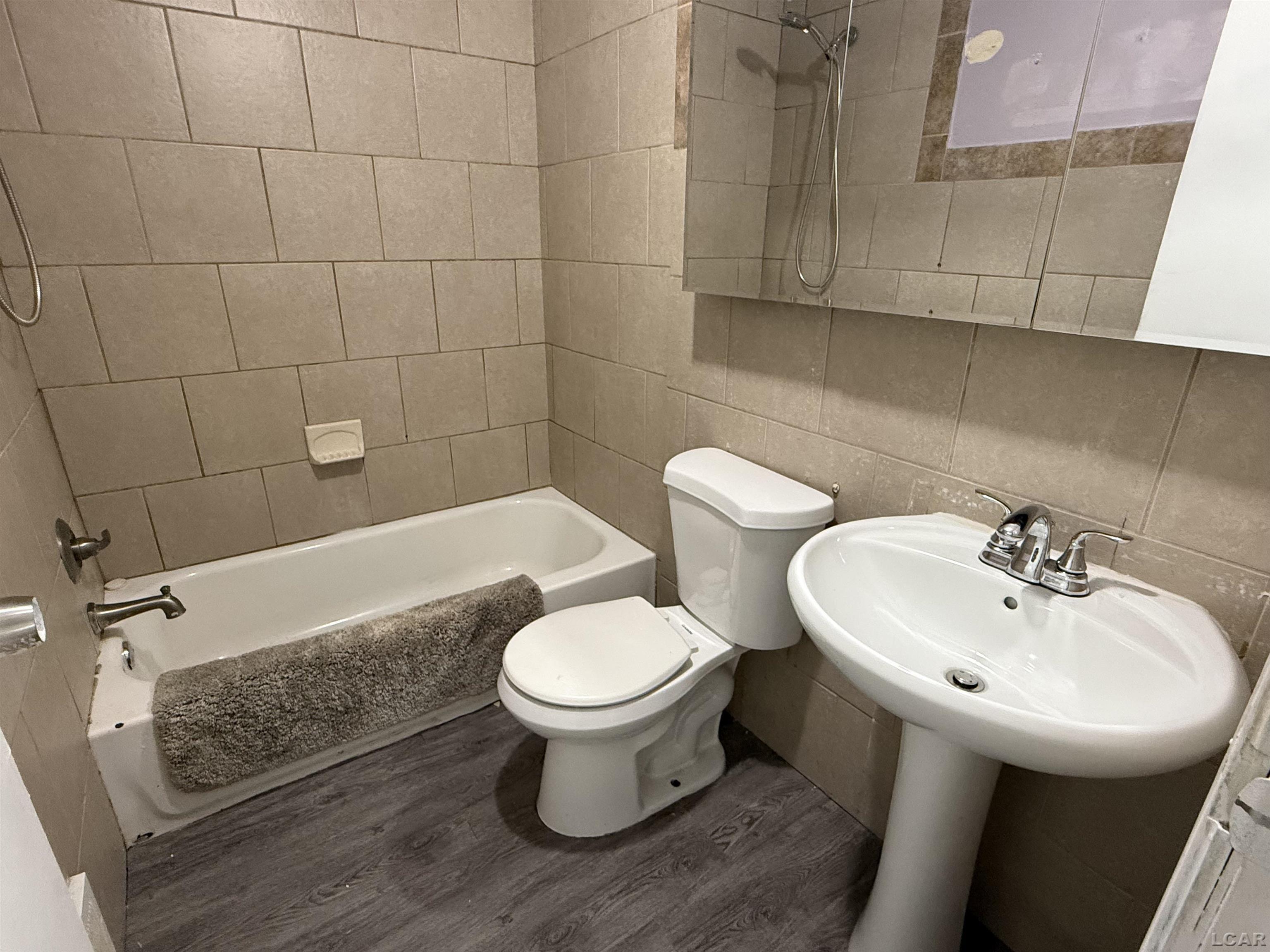 22869 Power Road Farmington, MI 48336 - Photo 8 of 14 50178737-30747e5a-4751-4ac3-abbc-91f5582f6b82.JPG