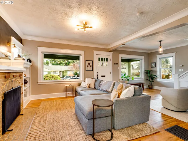 $599,957 | 4527 Southeast 74th Avenue, Portland, OR 97206