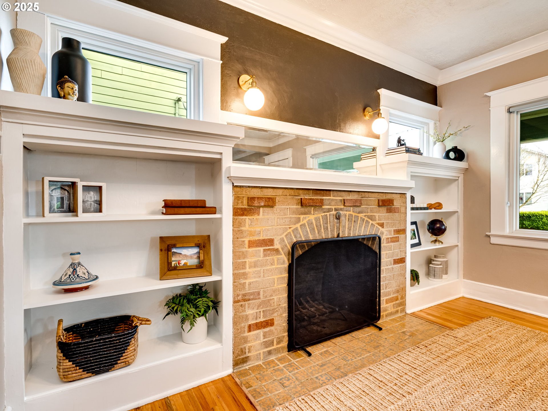 4527 Southeast 74th Avenue Portland, OR 97206 - Photo 7 of 42 Fireplace