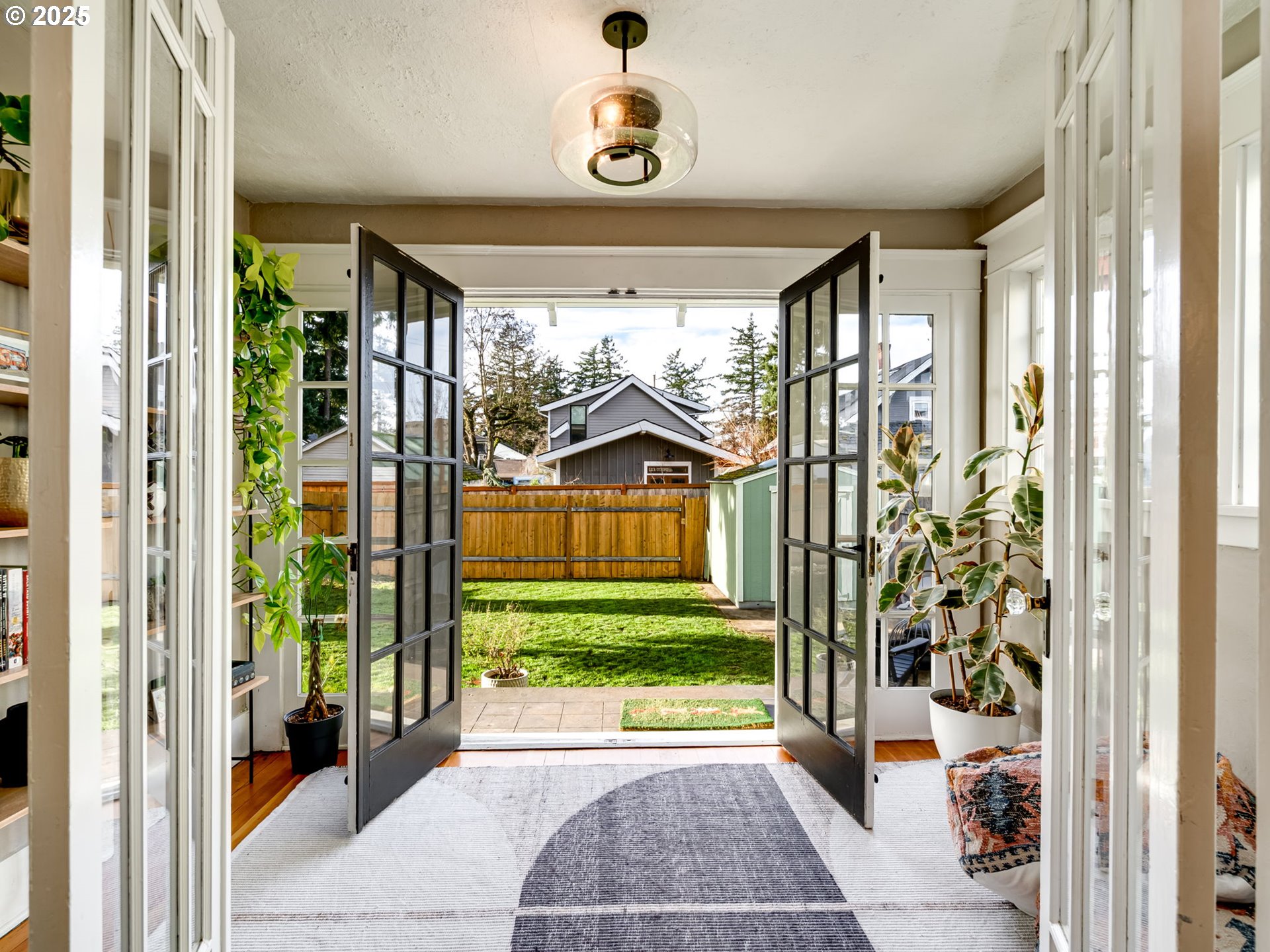 4527 Southeast 74th Avenue Portland, OR 97206 - Photo 9 of 42 Sun Room