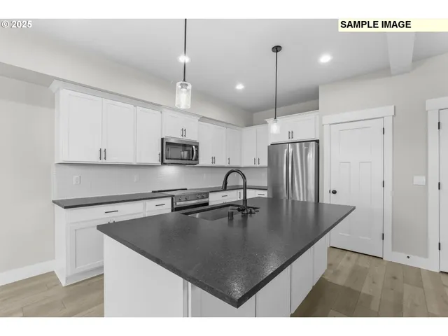 $739,900 | 313 East Caribou Court, Unit 24, La Center, WA 98629