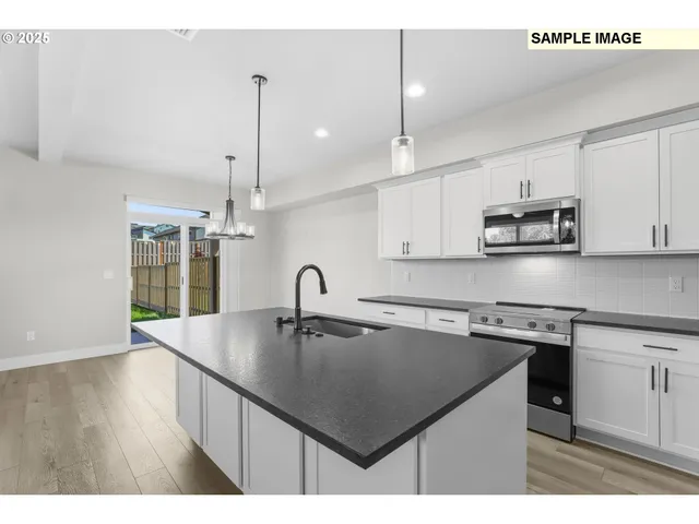 $739,900 | 313 East Caribou Court, Unit 24, La Center, WA 98629