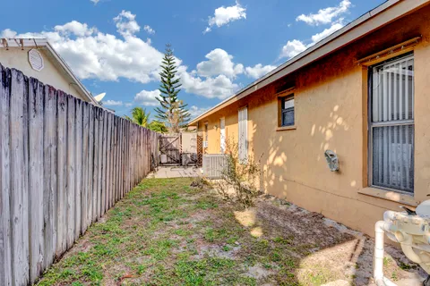 $590,000 | 1059 Wynndale Way, Lantana, FL 33462