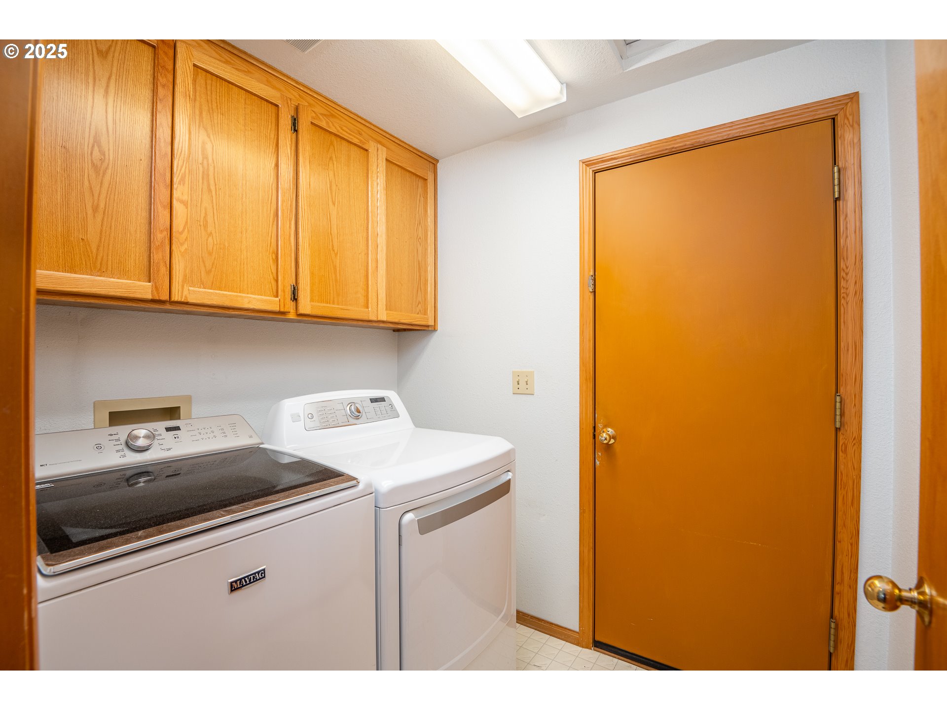 5669 D Street Springfield, OR 97478 - Photo 23 of 30 a utility room with a sink washer and dryer