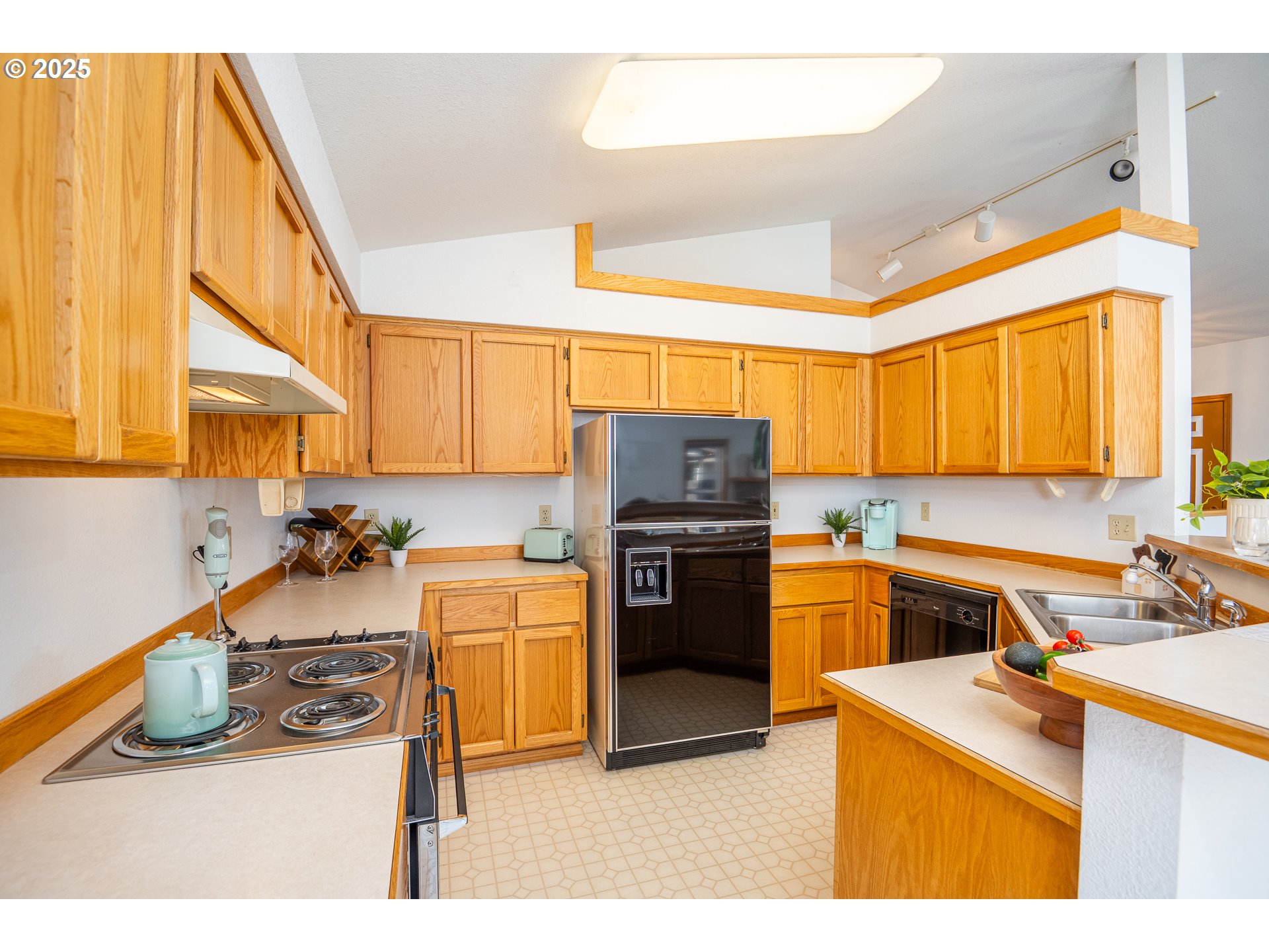5669 D Street Springfield, OR 97478 - Photo 10 of 30