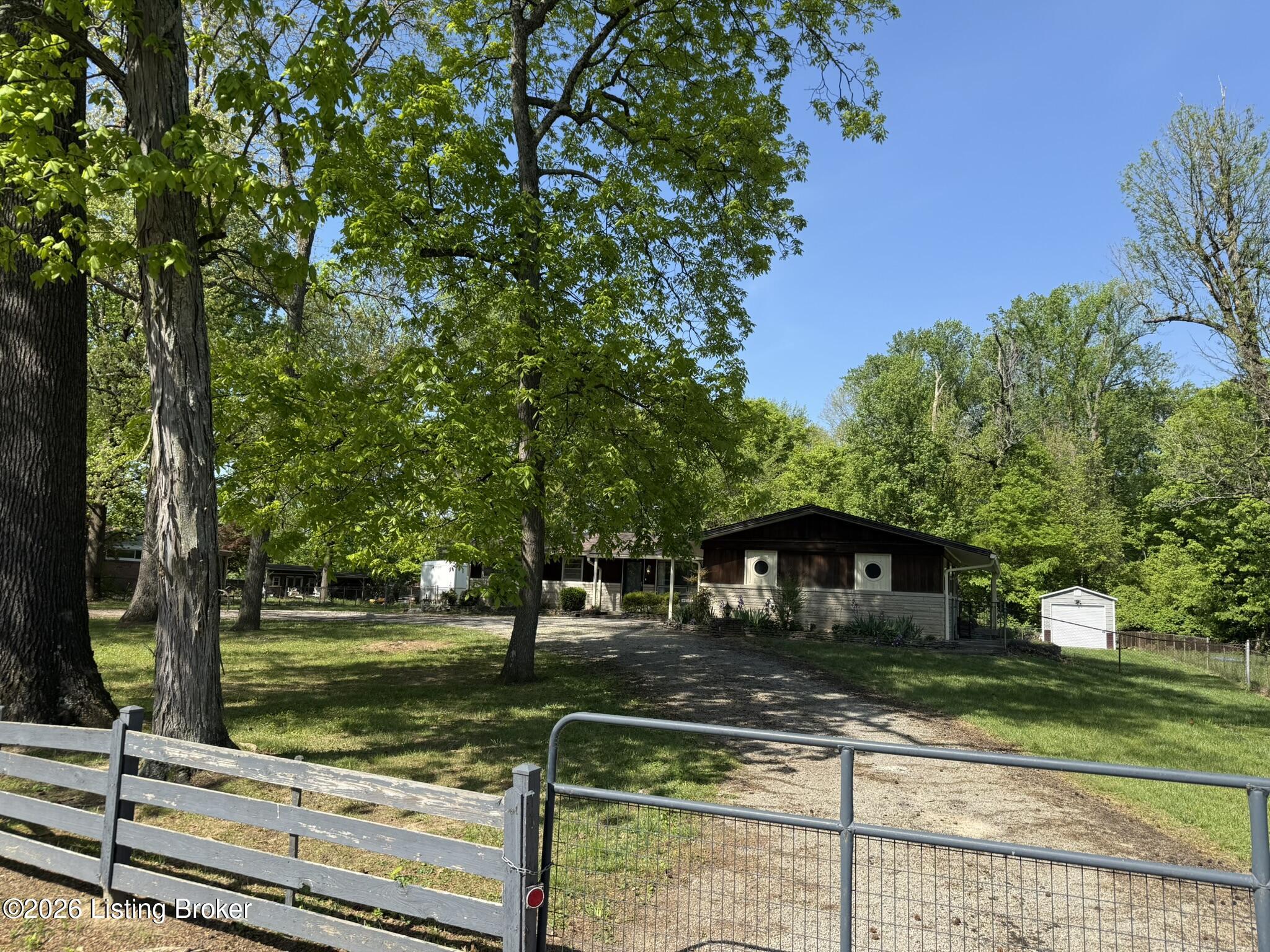9307 Fairground Road Louisville, KY 40291 - Photo 25 of 33 IMG_1134