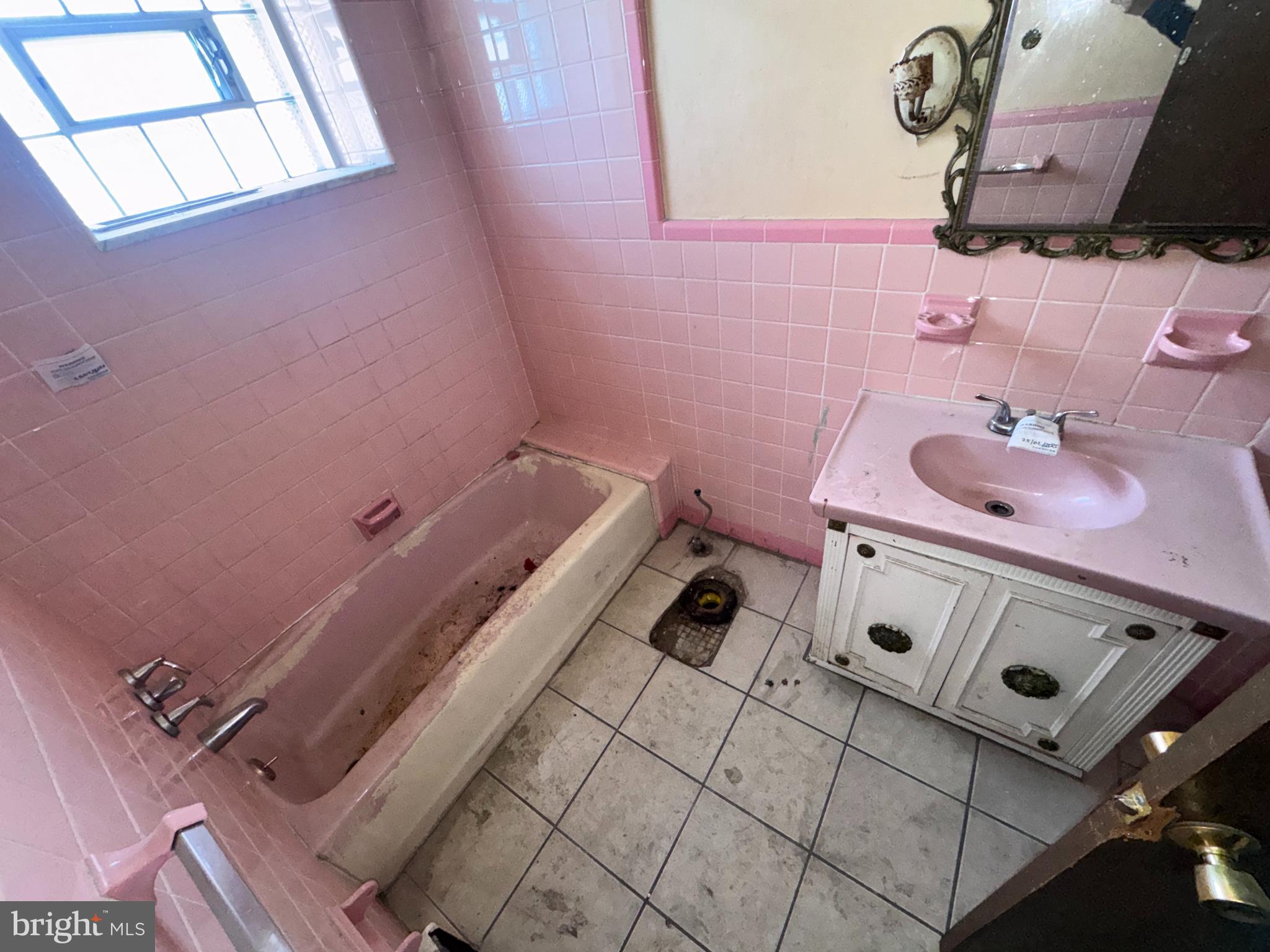 6701 Lansdowne Avenue Philadelphia, PA 19151 - Photo 12 of 18 2nd floor bathroom
